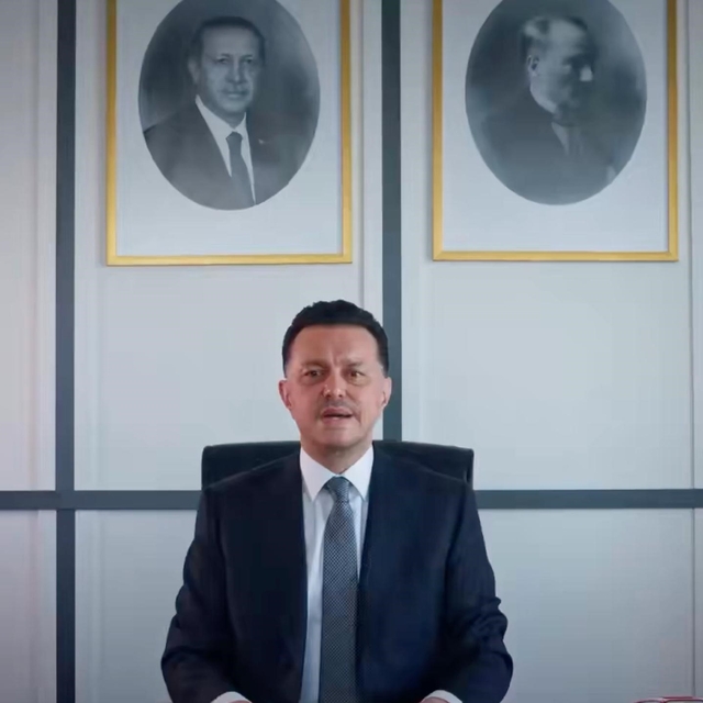 Milletvekili Hatipoğlu'ndan Büyükşehir Belediyesi'ne seçim vaatleri eleştir...