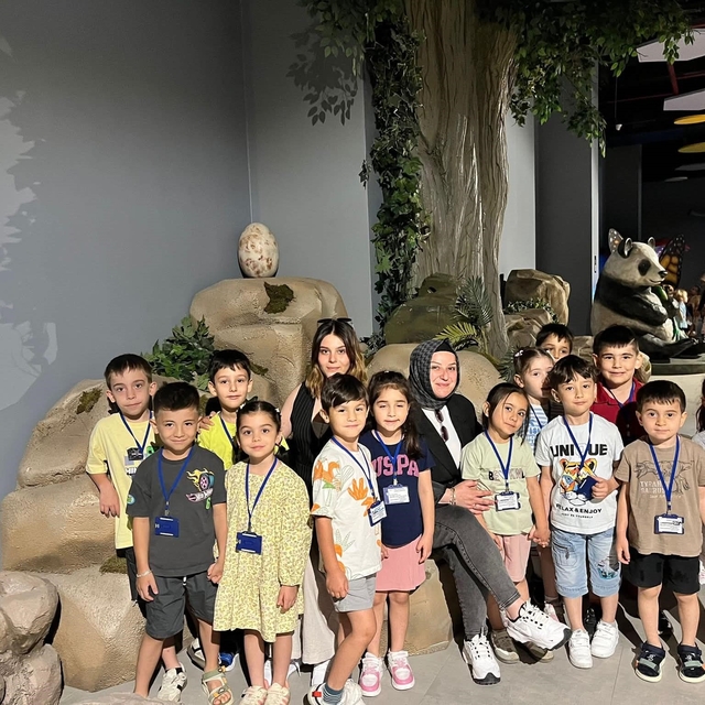 Minikler keşif ormanı ve ışıklı masal sergisine hayran kaldı