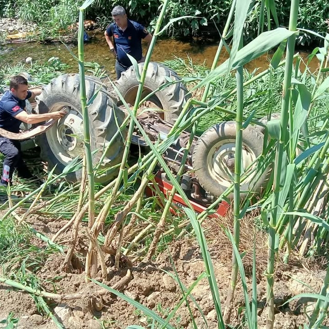 Aydın'da devrilen traktörün sürücüsü öldü