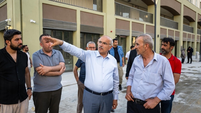 Başkan Er çarşı merkezinde incelemelerde bulundu