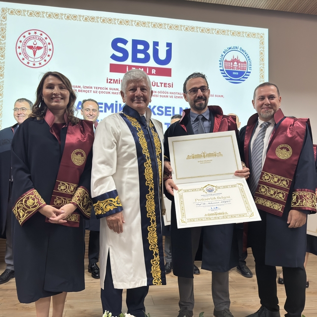 SBÜ İzmir Tıp Fakültesinde görevde yükselen ve atanan akademisyenler için t...