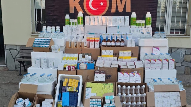 Uşak'ta son kullanım tarihi geçmiş 1860 hayvansal ilaç ele geçirildi