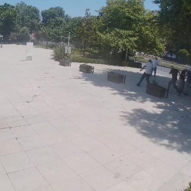 Üç aracın karıştığı kazanın güvenlik kamerası ortaya çıktı