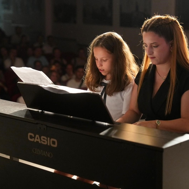 Burhaniye'de müzik günü coşkusu yaşandı
