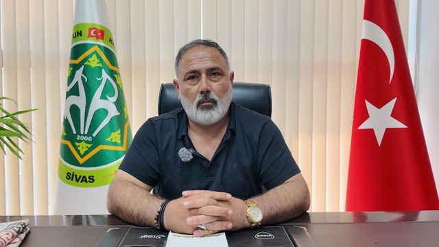 Sivas'ta resmi izinli ilk yabancı Çobanlar göreve başladı