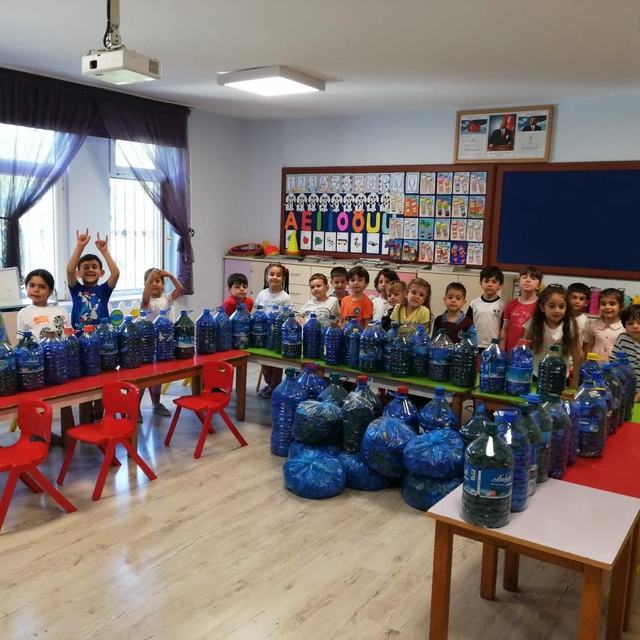 Trabzon'da 'Kapaklar Çoğalsın Engeller Azalsın" Projesi'ne miniklerden dest...
