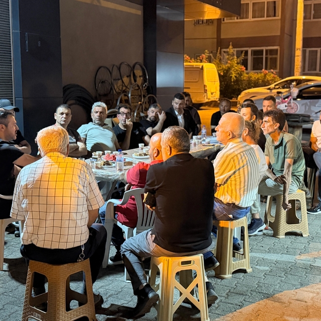 5000 Evler'de çaylar içildi, mahalle ve Karabük konuşuldu
Başkan Çetinkaya,...