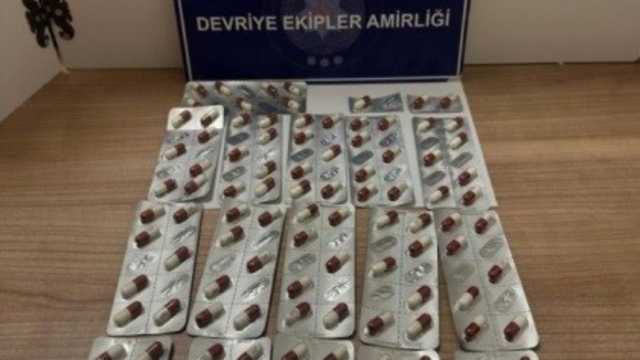 Keşan'da bir şüphelinin üzerinde 115 sentetik ecza ele geçirildi