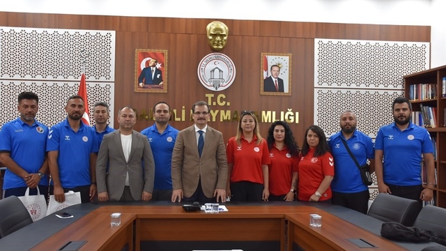 Salihli Kaymakamı Güldoğan antrenörleri makamında ağırladı