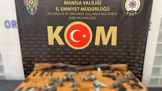 Manisa'da silah tacirlerine ağır darbe