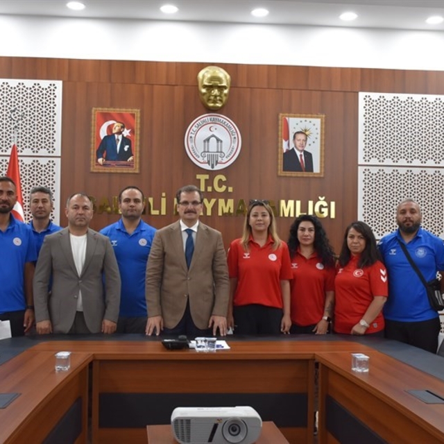 Salihli Kaymakamı Güldoğan antrenörleri makamında ağırladı