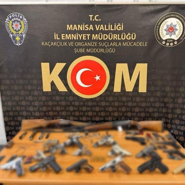 Manisa'da silah tacirlerine ağır darbe