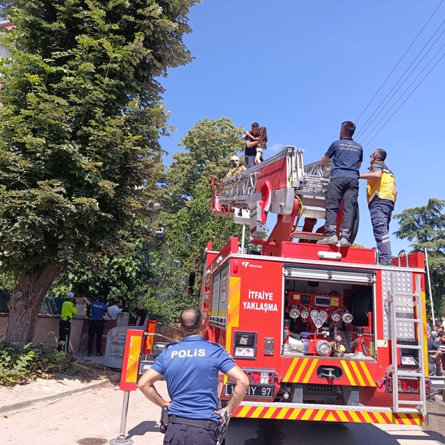 Bursa'da apartman dairesinde çıkan yangın söndürüldü