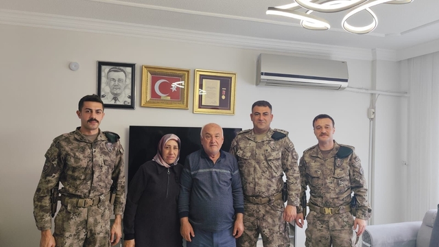 Hatay polisinden şehit  ailelerine babalar günü ziyareti