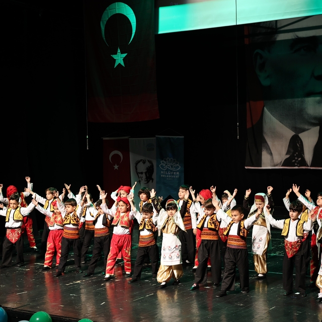 Nilüferli miniklerin mezuniyet sevinci