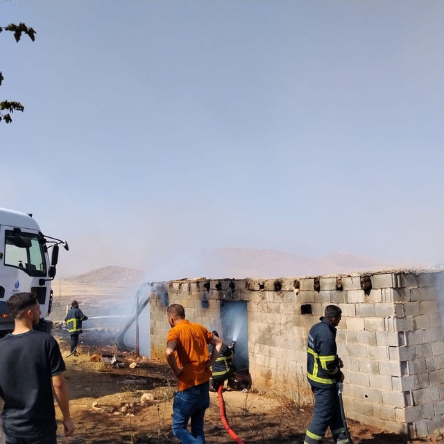 Mardin'de anız yangını, yerleşim yerine de sıçradı