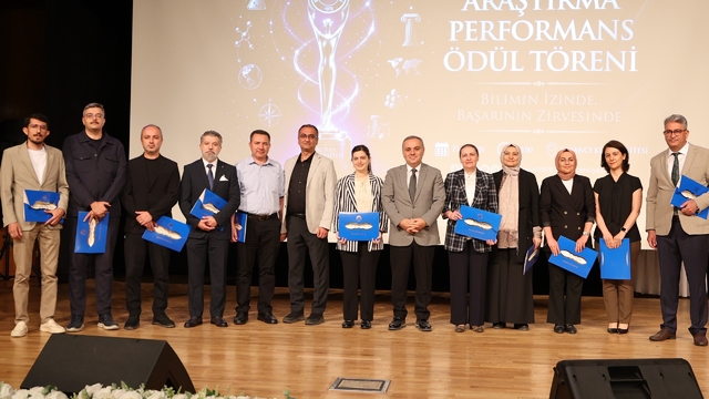 ERÜ'de '2025 Yılı Araştırma Performans Ödül Töreni' düzenlendi