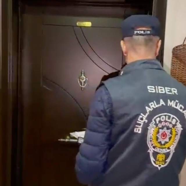 Eskişehir merkezli yasa dışı bahis operasyonunda 16 gözaltı
Şüphelilerin ba...