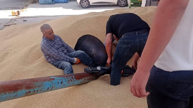 Ayağını hububat elevatörüne kaptıran kişi yaralandı