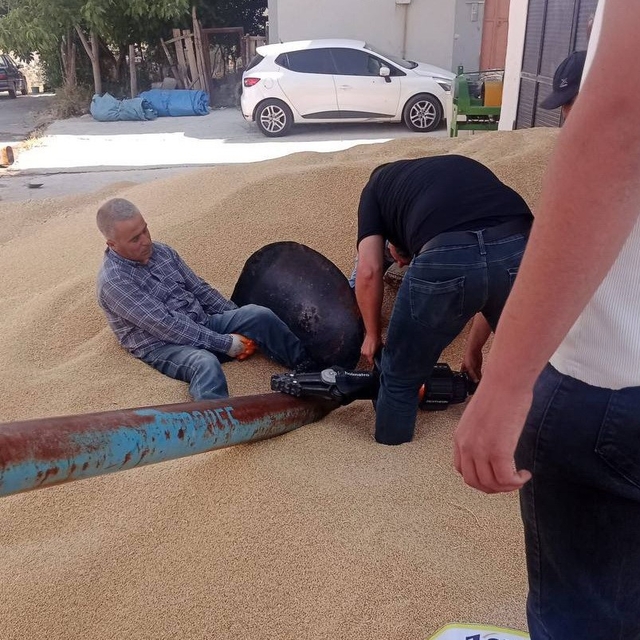 Ayağını hububat elevatörüne kaptıran kişi yaralandı