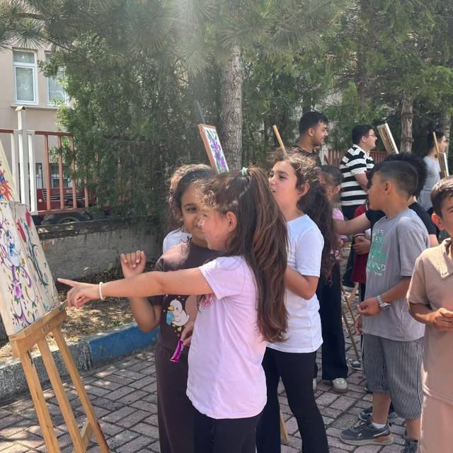 Alaca'da "Rehberin Renkleri" yıl sonu tezhip sergisi açıldı