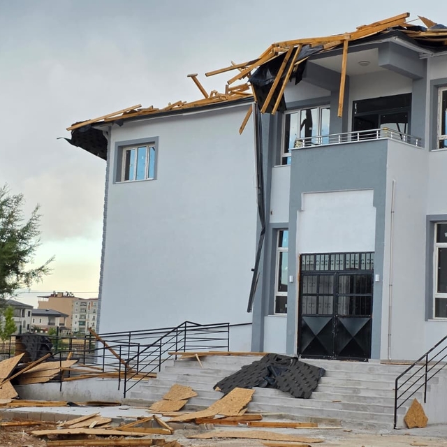 Hatay'da fırtına yaşamı olumsuz etkiledi