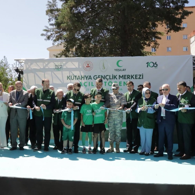 Kütahya Yeşilay Gençlik Merkezi ve Kafe1920 hizmete açıldı