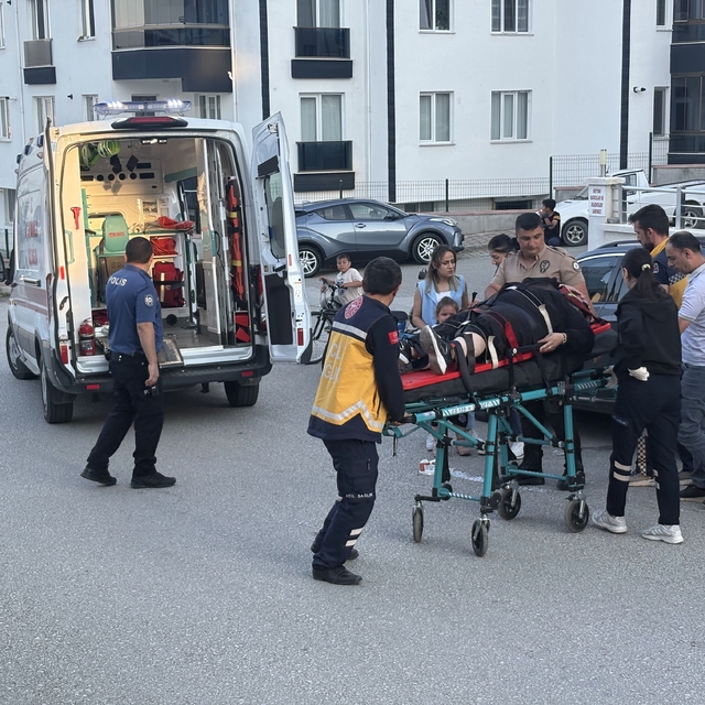 Üç tekerlekli motosikletten düşen kadın yaralandı