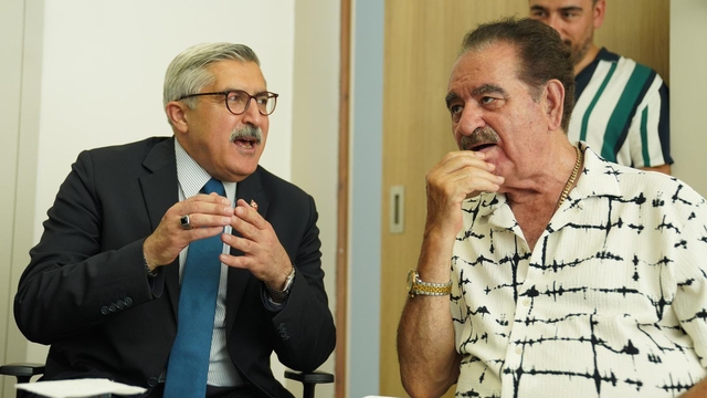 AK Parti'li Yayman, hastanede tedavi gören Tatlıses'i ziyaret etti