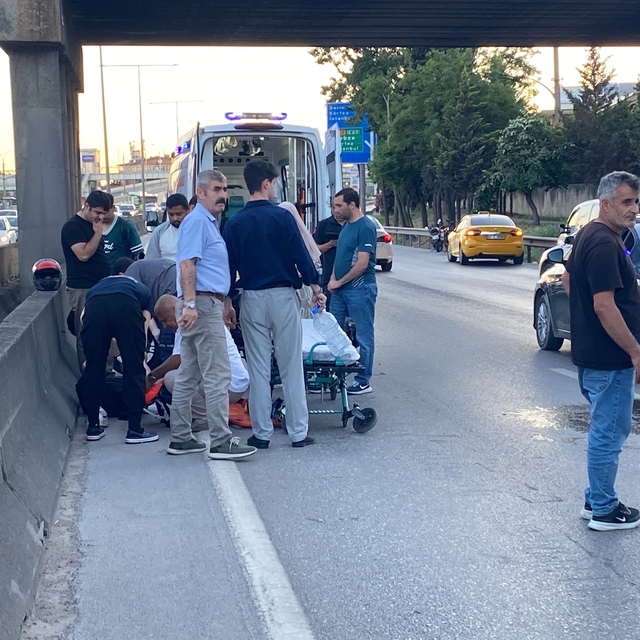 Motosiklet otomobile çarptı: Sürücü ağır yaralandı
