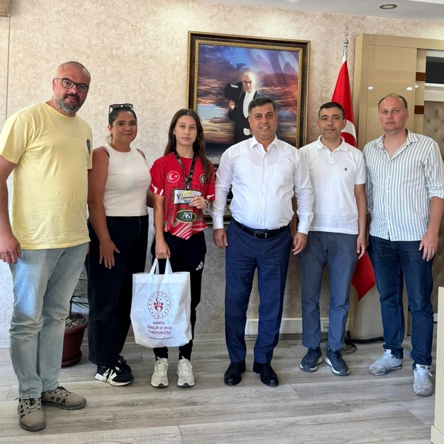 Balkan ikincisi milli sporcu Manisa'da da ödüllendirildi