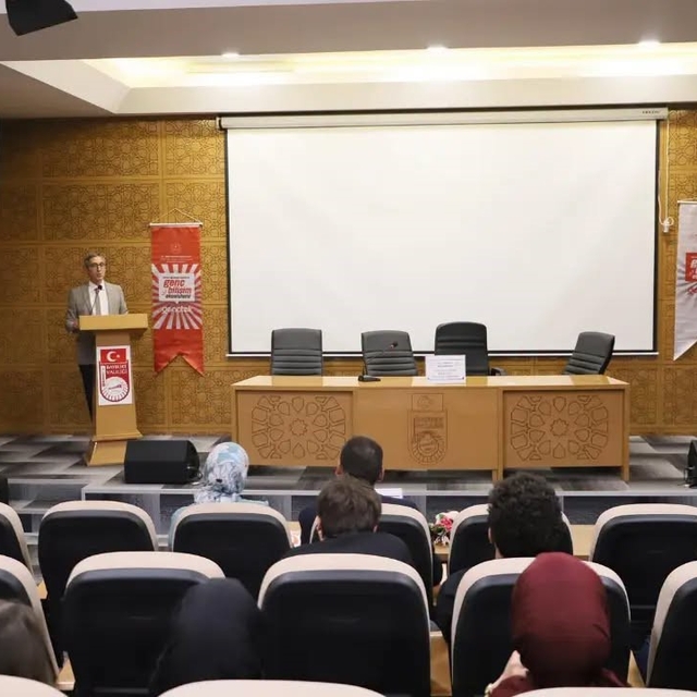 Bayburt'ta öğrenciler rol temelli münazarada yeteneklerini sergiledi