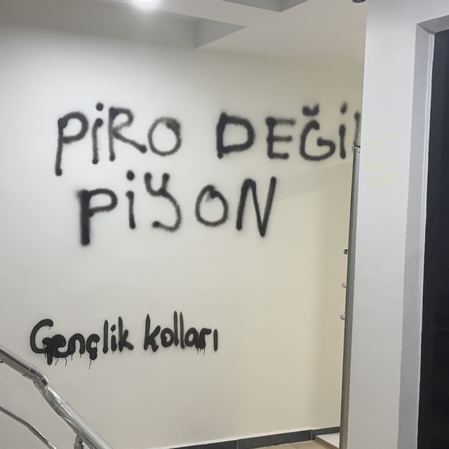 CHP Kayseri İl Başkanlığı binasının duvarlarına boyayla yazılar yazıldı