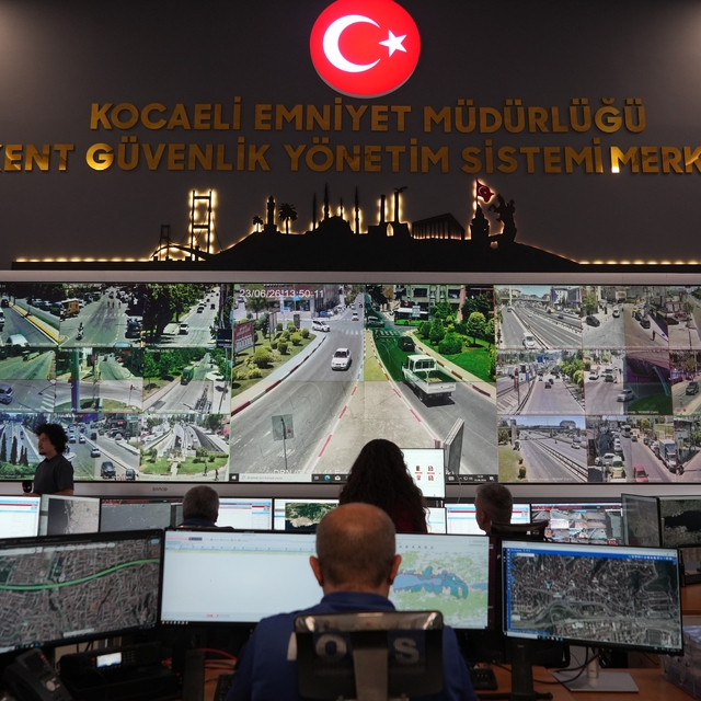 Suçla mücadele ve kent güvenliğinde yapay zeka dönemi
Kocaeli polisi sahada...