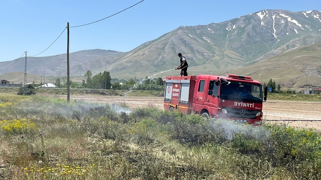 Van'da anız yangını