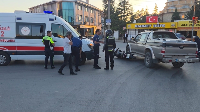Kütahya'da motosiklet ile cip çarpıştı: 1 yaralı