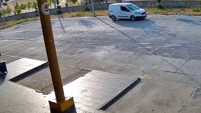 Diyarbakır'da 3 kişinin yaralandığı trafik kazası güvenlik kameralarına yansıdı