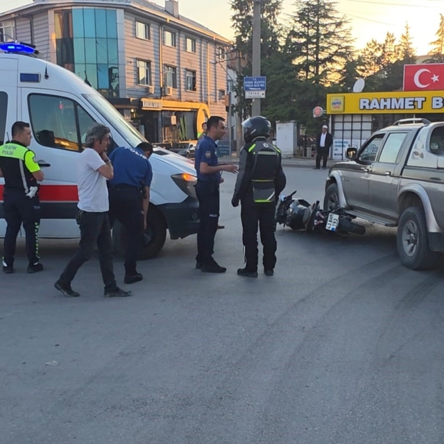 Kütahya'da motosiklet ile cip çarpıştı: 1 yaralı