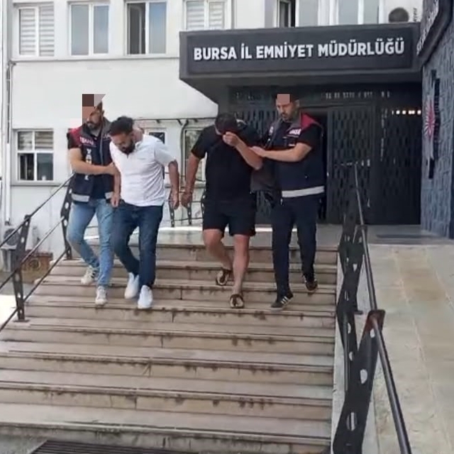 Bursa'da "Yeğenin zor durumda" yalanıyla altın vurgunu: Yaşlı kadını doland...