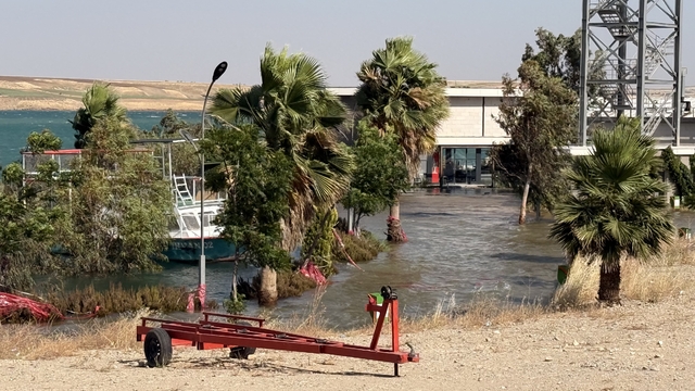 Adıyaman'da iş yerleri ve yürüyüş yolları su altında kaldı