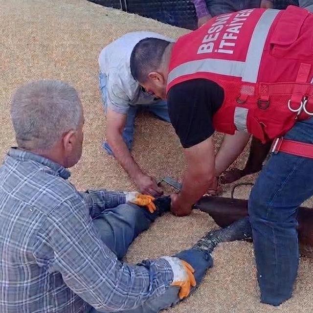 Helezon makinesine ayağı sıkışan çiftçi yaralandı