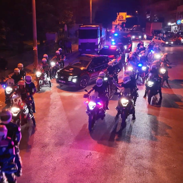 Bursa'da bin polisle 'huzur' uygulaması dronla görüntülendi