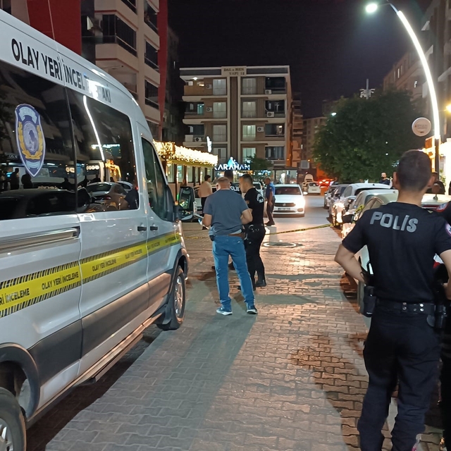 Batman'da silahlı saldırı: Kurşunlar park halindeki araca isabet etti