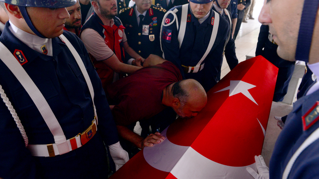Kazada şehit olan uzman çavuş, son yolculuğuna uğurlandı