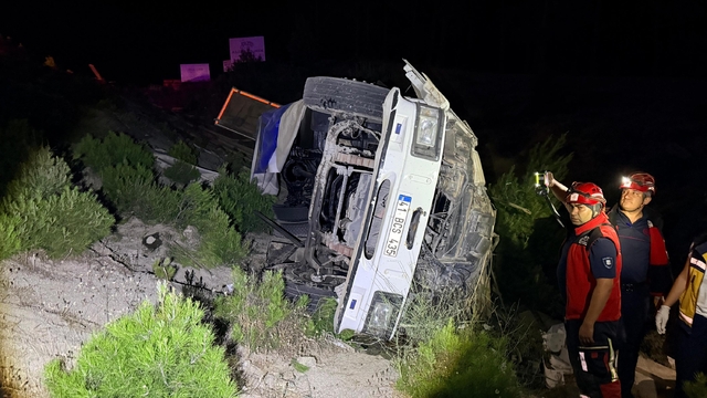 Balıkesir'de takla atan otomobilin sürücüsü öldü