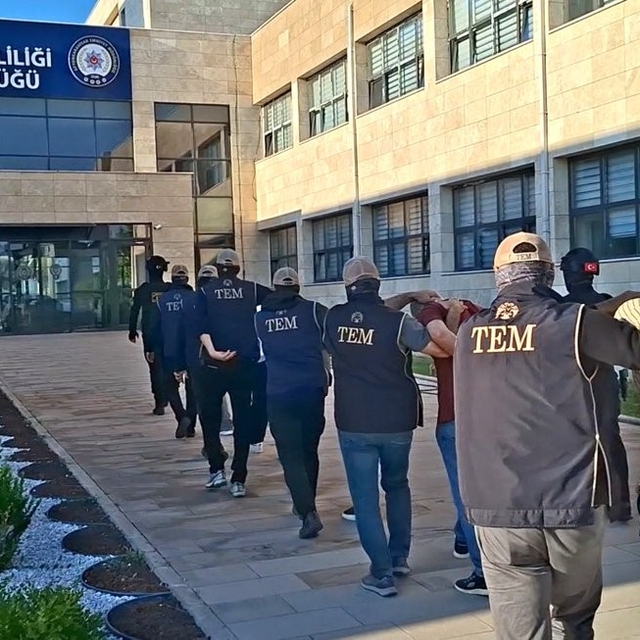 Afyonkarahisar polisinden şafak vakti DEAŞ operasyonu: 7 gözaltı