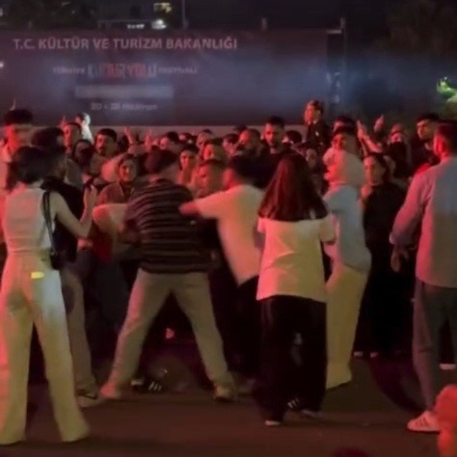 Kültür Yolu Festivali: Buray konserinde kavga