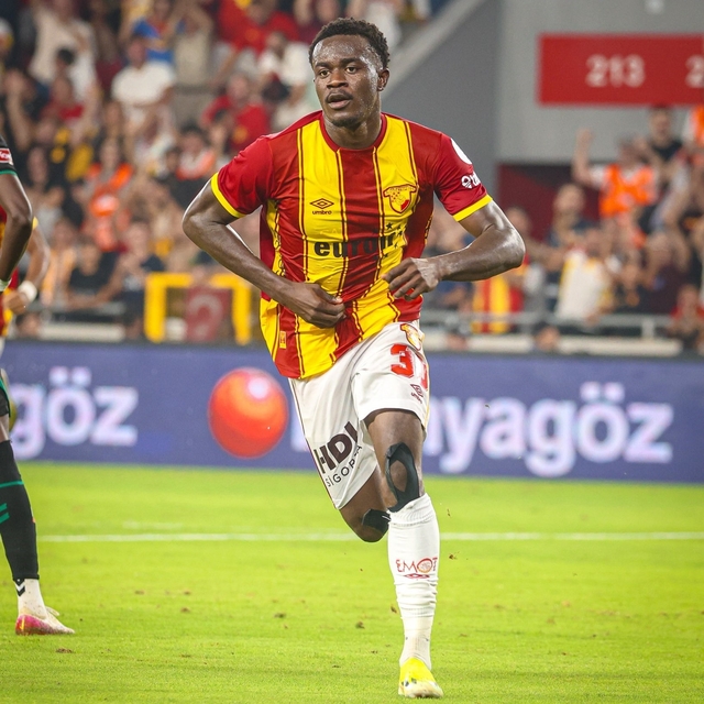 Coventry City, Anthony Dennis'e talip oldu