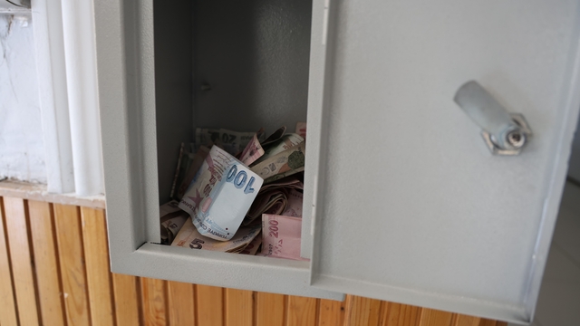 Ahi sandığı, ihtiyaç sahibi öğrencilerin imdadına yetişti
Sandıkta 2 yılda 477 bin TL biriktirildi