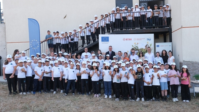 Minik öğrenciler fide dikerek doğa bilinci kazandı